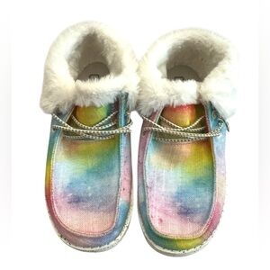 Hey Dude Wendy Funk Tie-Dye Faux Fur Lined Shoes
Size: Youth 1